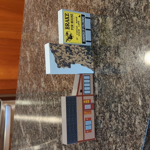 The Cat's Meow Village set of 3 New Hampshire pieces - Picture 1 of 7